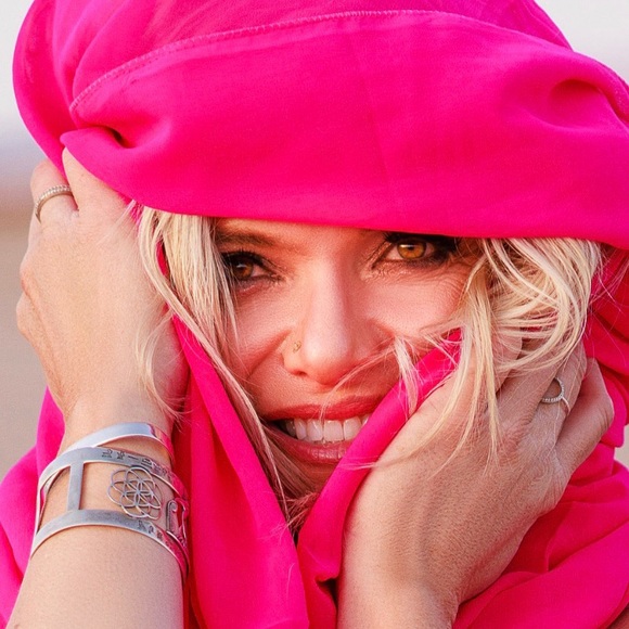 Meet your Posher, Leslie - Picture 1 of 1